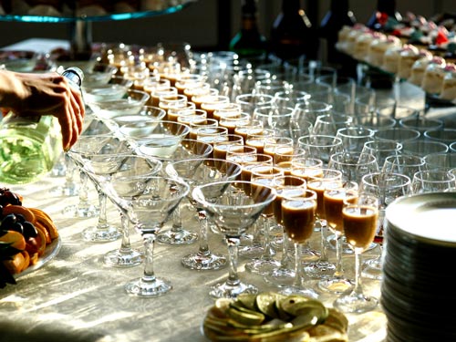 Aperitivo di benvenuto Milano preparazione cocktail