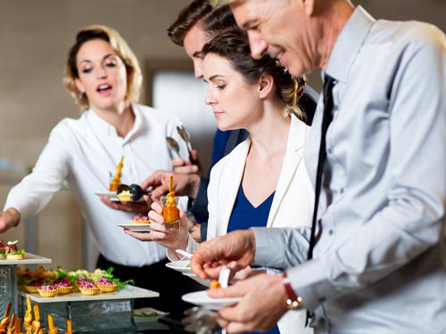 Aperitivo di benvenuto Milano servirsi buffet