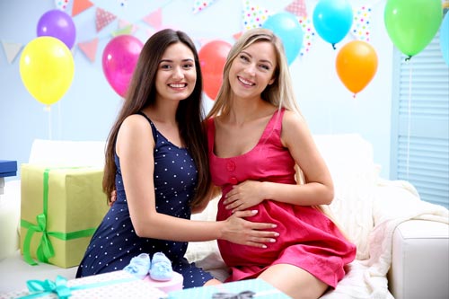Baby shower a Milano: mamma e amica